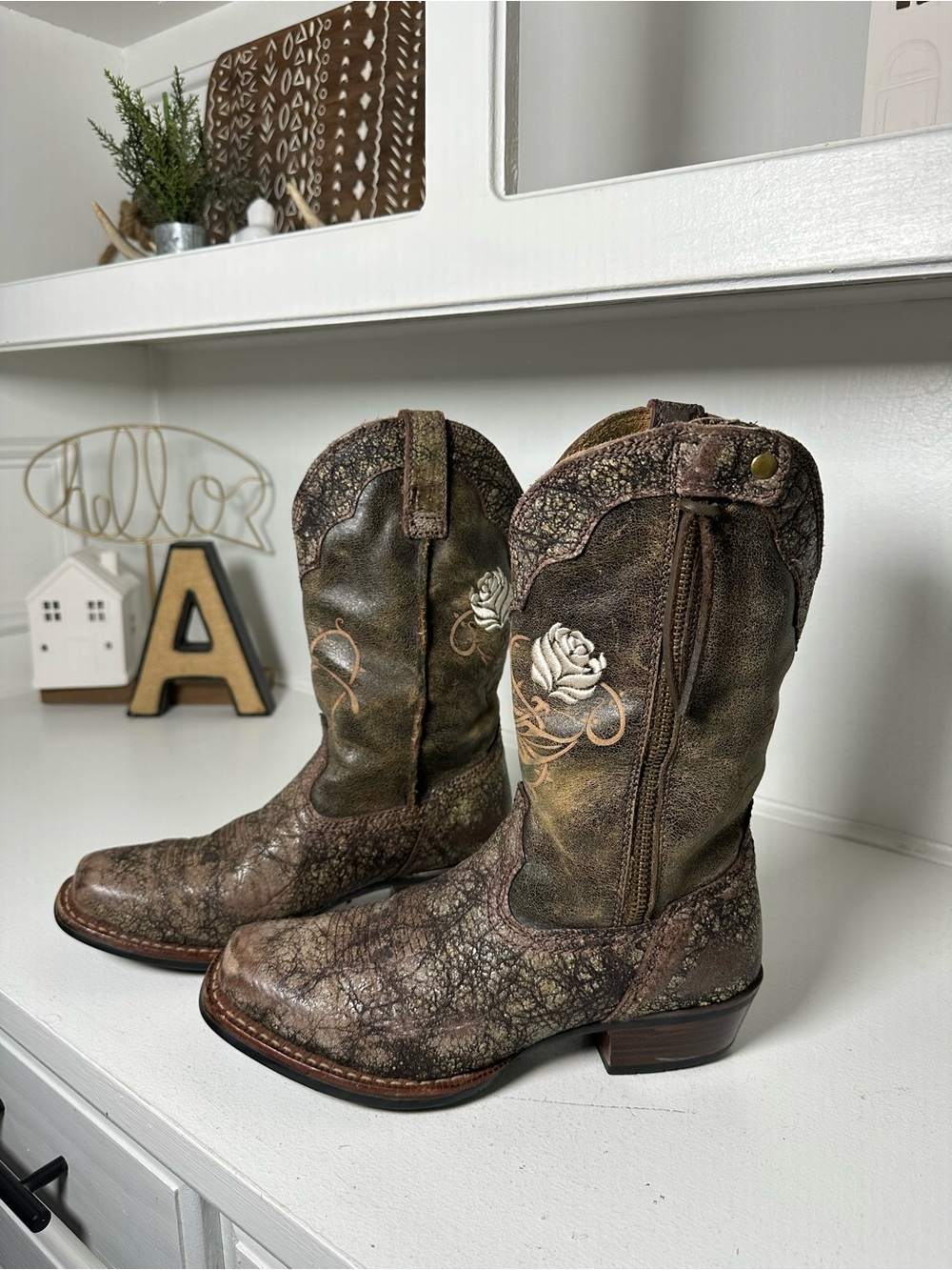 Shyanne Distressed Cowboy Boots Womens 8.5 Brown Floral Western Mid Calf